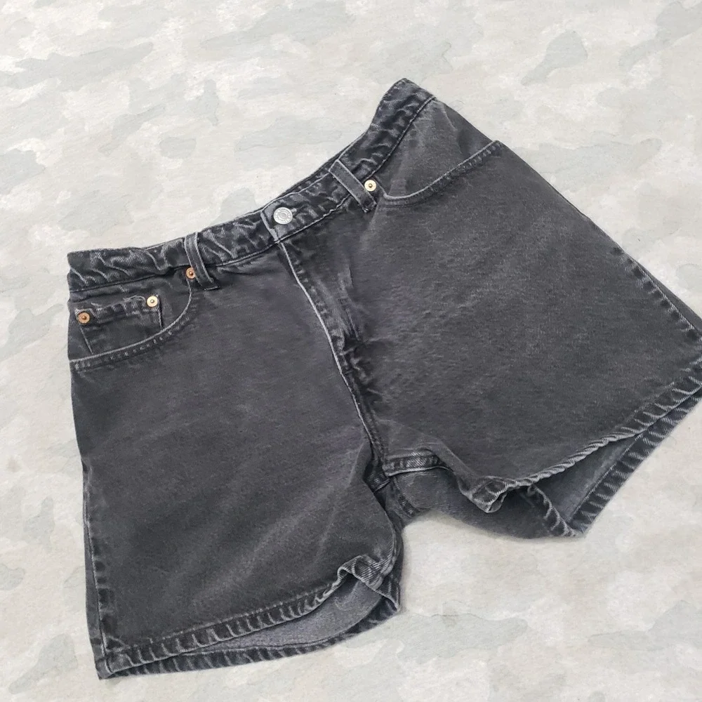 Vintage Levis Shorts Womens 10 Black Pockets Denim Jorts - Picture 2 of 11
